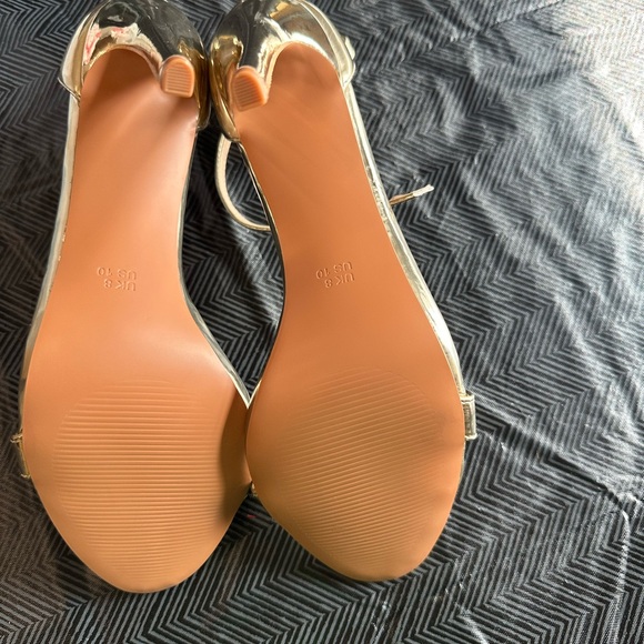 Shiny Clover Strap Heeled Sandal Gold(UK size 8/ US size 10) Brand new - Picture 3 of 5